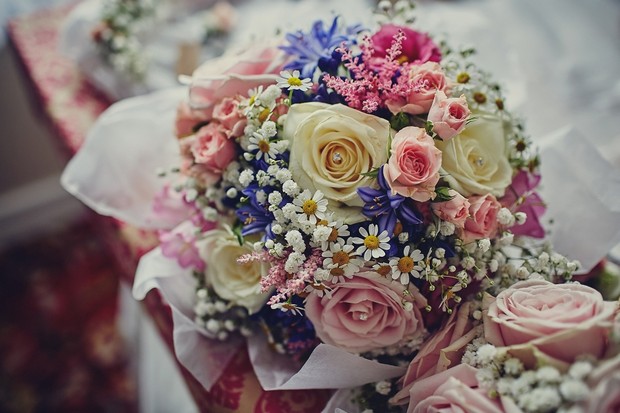 4-colourful-summer-wedding-bouquet-daisies#