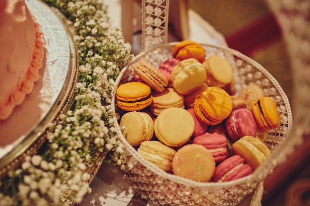 49-wedding-cake-table-with-macarons-basket