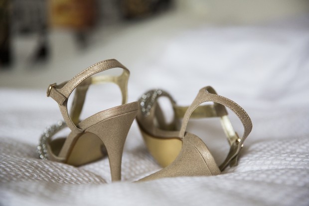 10-Vintage-Gold-T-Bar-Wedding-Shoes