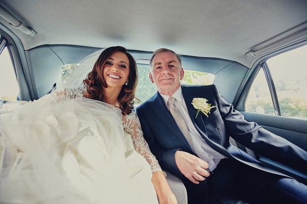 22-bride-and-father-in-wedding-car-classic-photo