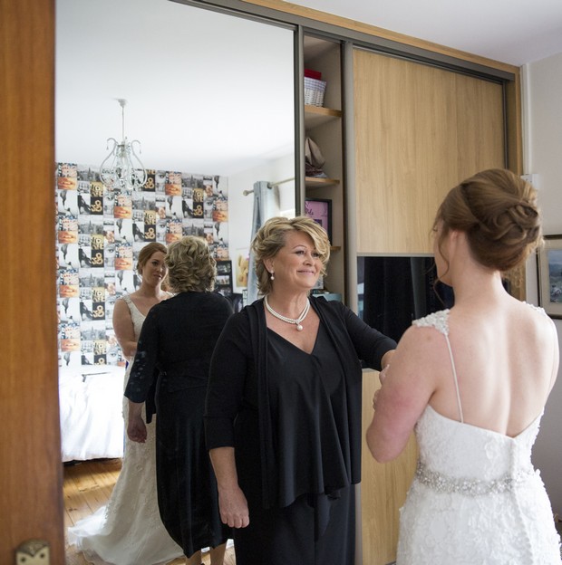 24-bride-and-mother-first-look-dress
