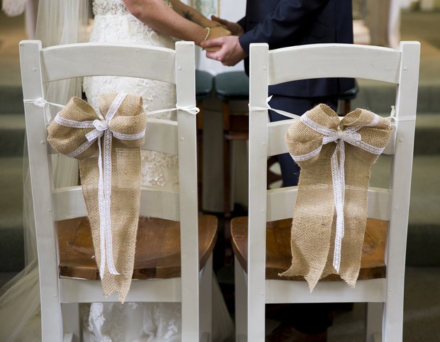 34-rustic-style-wedding-chair-back-ceremony-burlap-bows