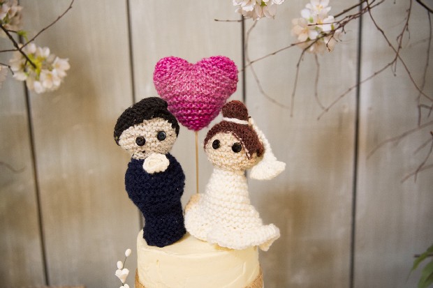 44-knit-wedding-cake-topper-bride-groom