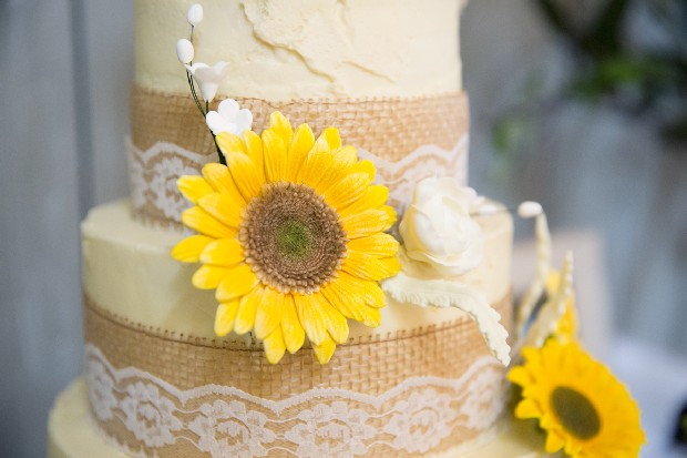 44-sunflower-wedding-cake-burlap-lace