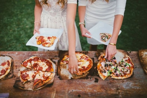 wedding-food-station-ideas-foodie-bar-pizza