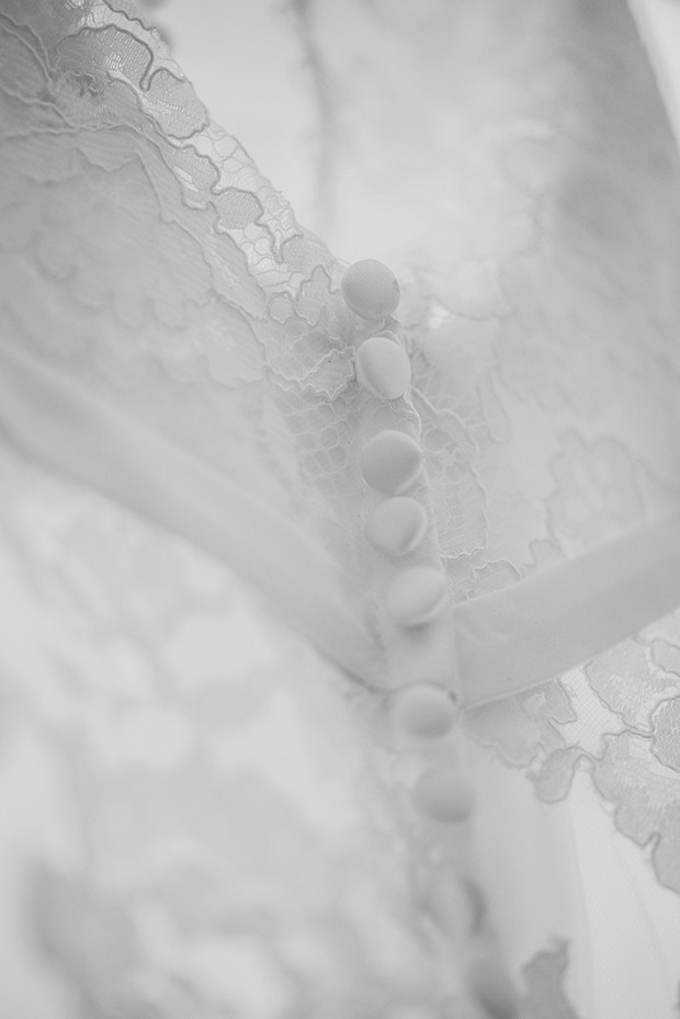 2-Close-up-Lace-Wedding-Dress-Buttons-Detail