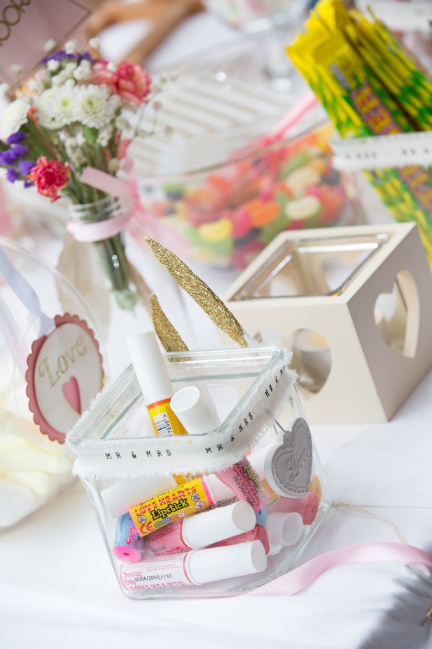 44-Wedding-Sweetie-Table-Candy-Station-Inspiration (2)