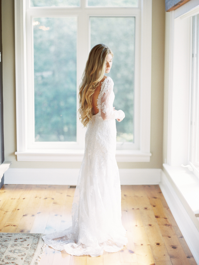 28 Spectacularly Lavish Lace Wedding Dresses | weddingsonline