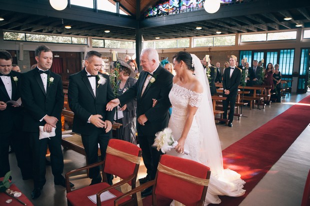 bride-arriving-to-church-with-father-of-the-bride