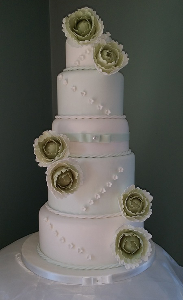 mint-white-floral-wedding-cake