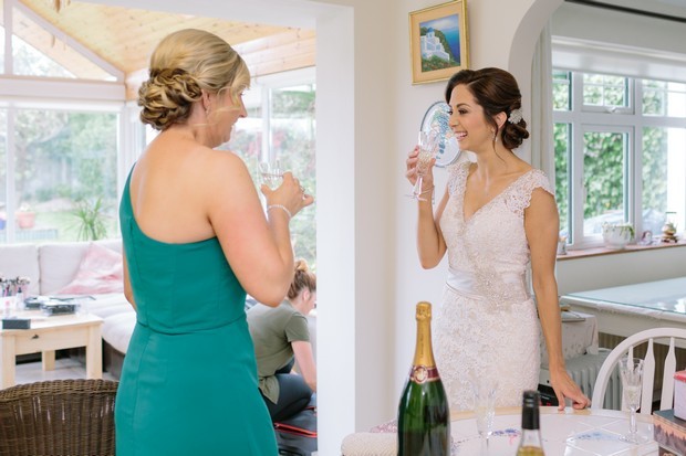 21-Bride-Bridesmaid-Drinking-Champagne-Wedding-Morning