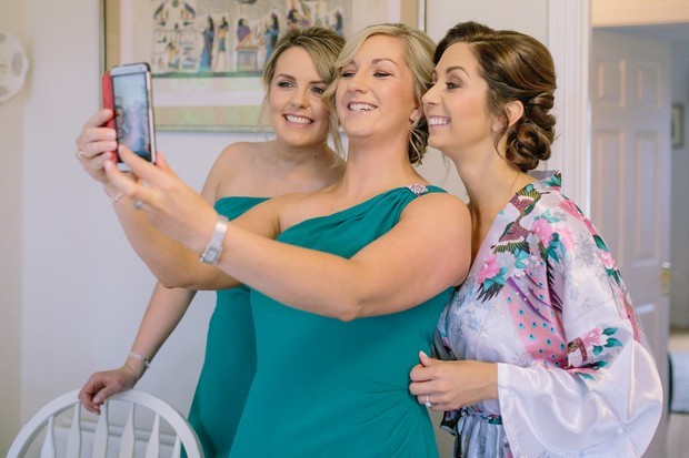 9-Wedding-Morning-Selfie-Bride-Bridesmaids