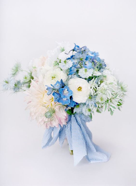 cornflour=blue-wedding-bouquet-wantthatwedding