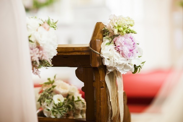 Featured image of post Church Wedding Flowers Pew Ends / Pew bows (often called ribbons) are bring the beauty of wisteria flowers to your church wedding without the heavy pricetag.