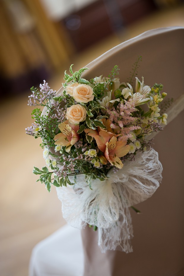7-Vintage-Style-Pew-Ends-Wedding-Ceremony-Decor-Flowers