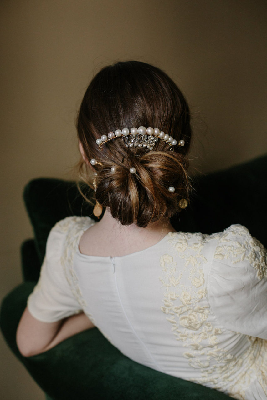 pearl-bridal-hair-comb-erica-elizabeth