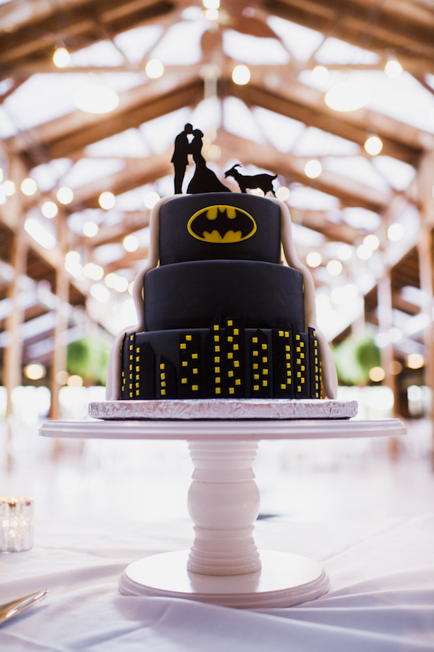 superhero-wedding-cake