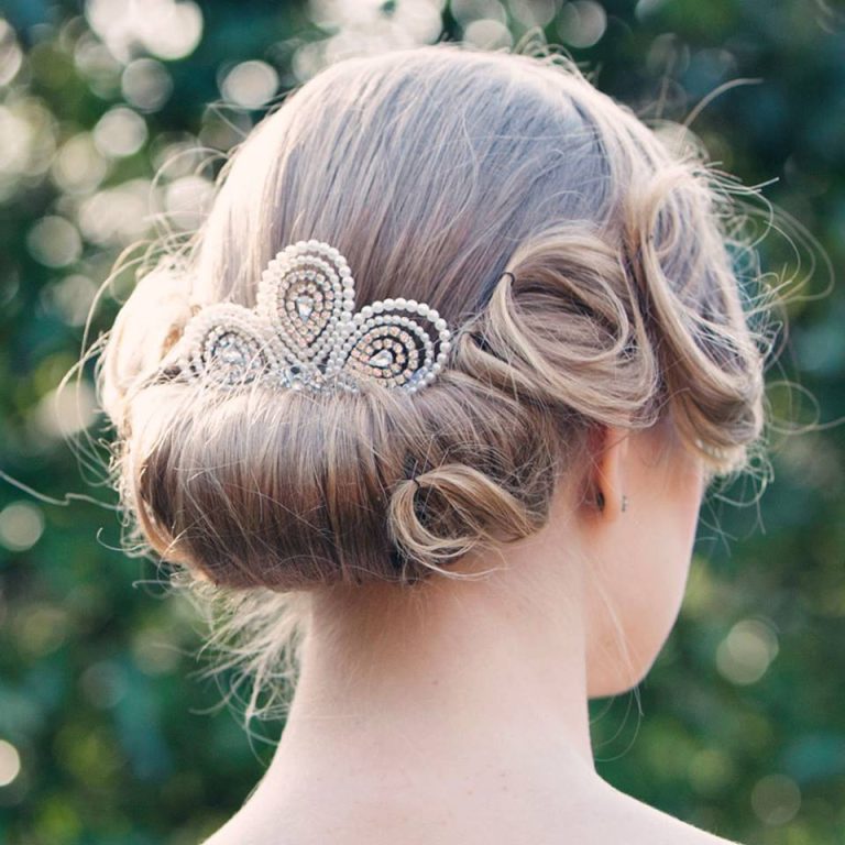 26 Subtle but Stunning Wedding Hair Combs | weddingsonline