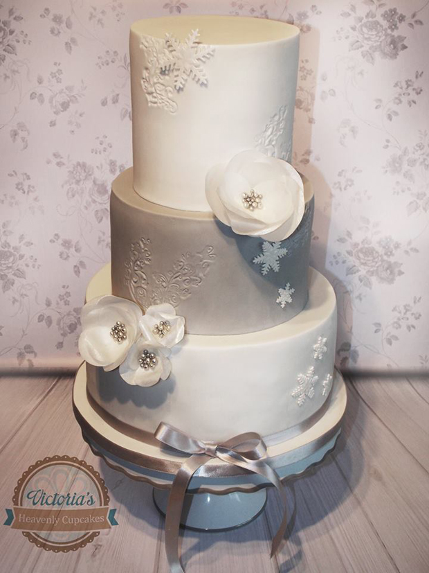 winter-wonderland-wedding-cake-victoria's-heavenly-cupcakes
