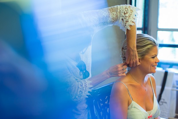 1-bride-getting-hair-done-wedding-morning-Owen-Farrell-Photography
