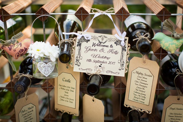 15-Wedding-Table-Seating-Plan-Display-Wine-Bottle-Kraft-Paper-Tags-weddingsonline