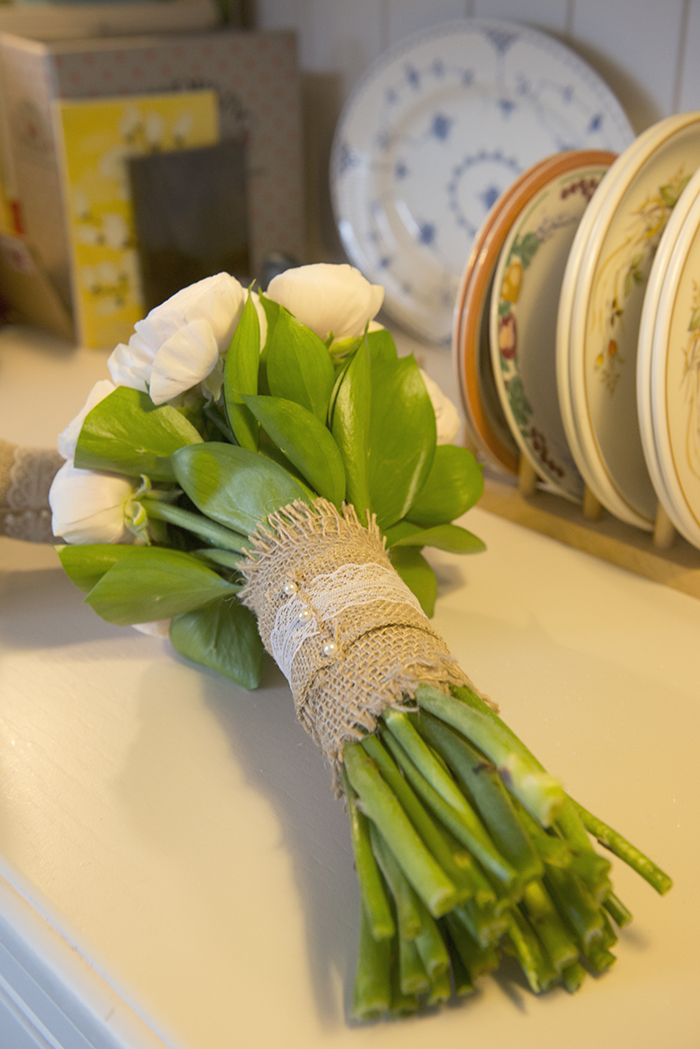 3-Simple-hand-tied-rustic-wedding-bouquet