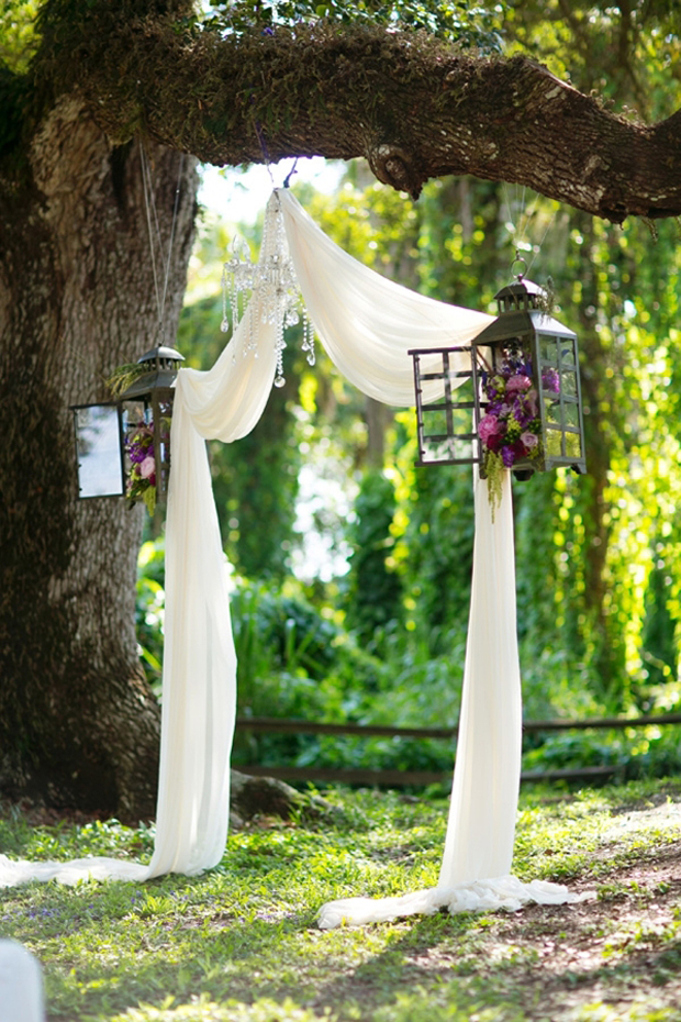 hanging-lanterns-wedding-ceremny-decor