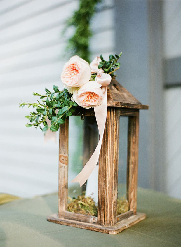 lantern-with-dresh-flowers-wedding-decor