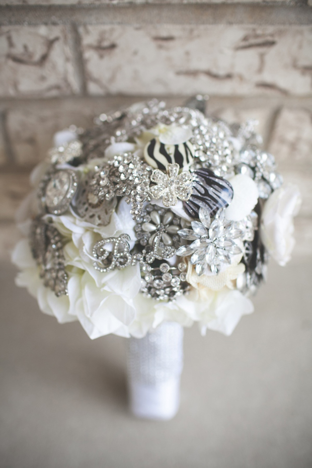 sparkly-silver-diamnate-bridal-brooch-bouquet-with-bride-brooch