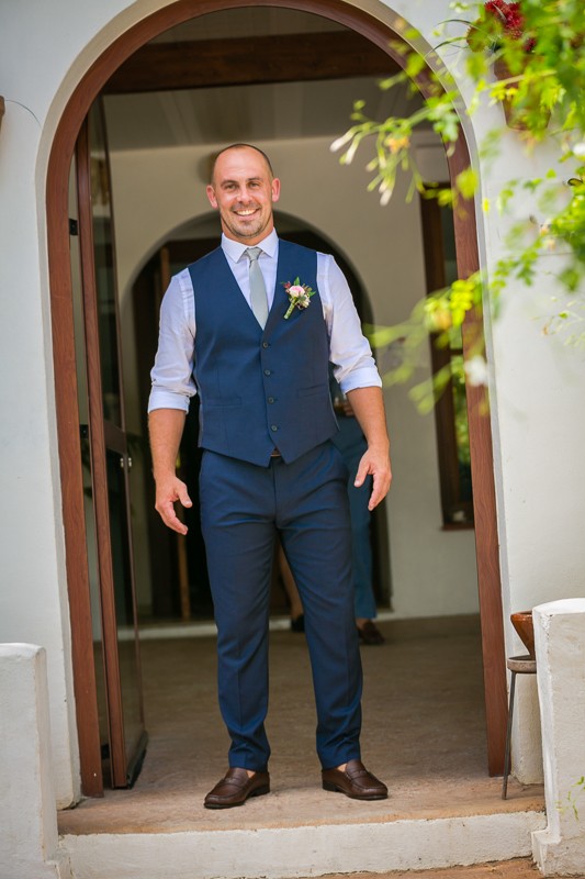 24-handsome-groom-navy-blue-three-piece-suit-weddingsonline