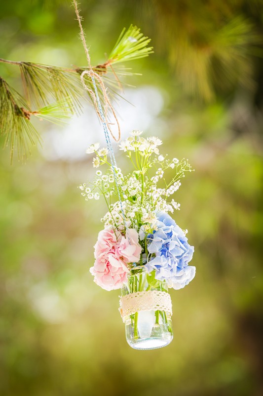 4-pastel-wedding-theme-rustic-countryside-jam-jar-flowers-weddingsonline