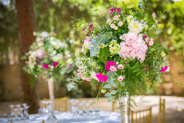 5-colourful-wedding-decor-outdoor-flowers-centerpiece-weddingsonline
