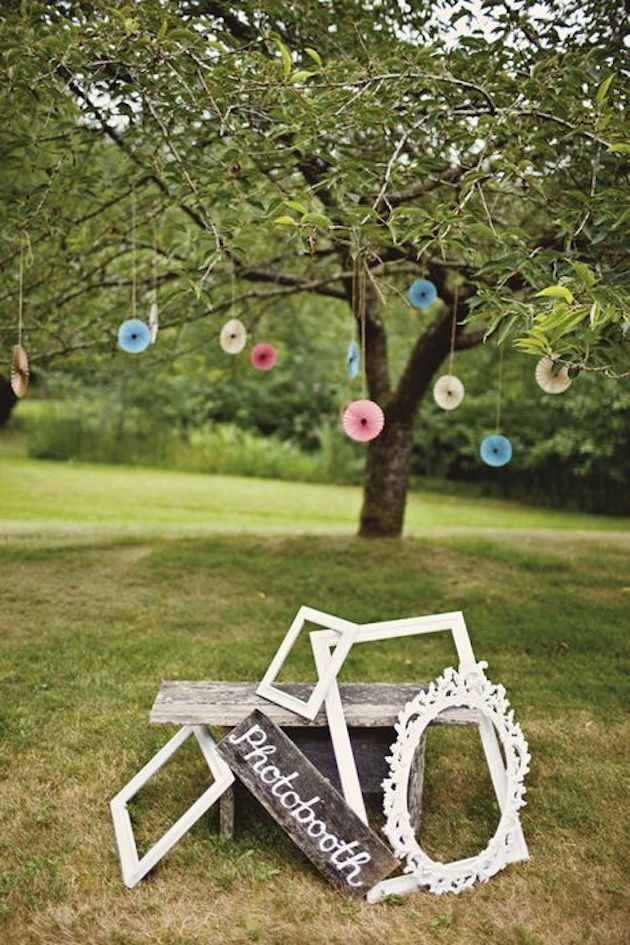 outdoor-photobooth-frames-day-after-wedding-ideas