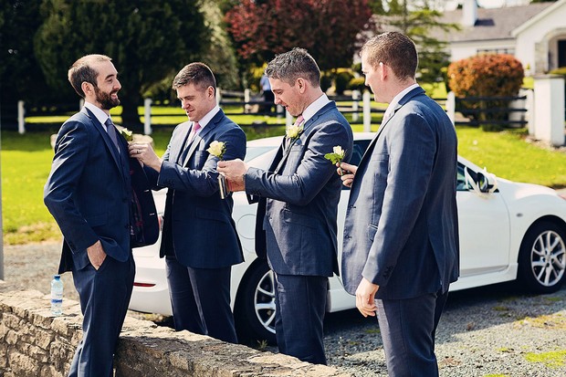 12-groomsmen-wedding-boutonniere-getting-ready-photos-weddingsonline