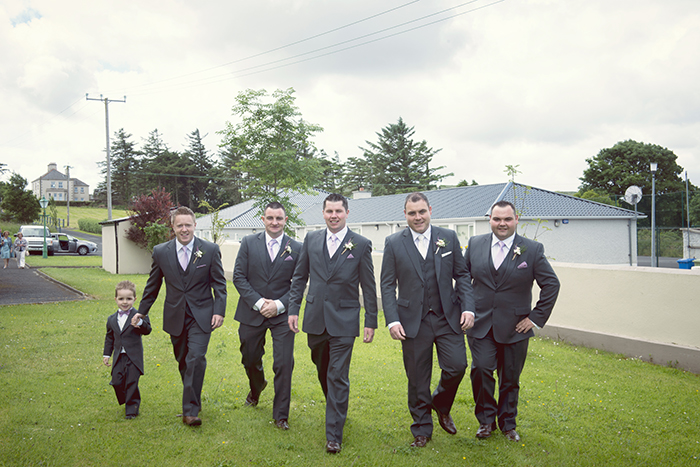 14-Groom-groomsmen-wedding-photo-Couple-Photography
