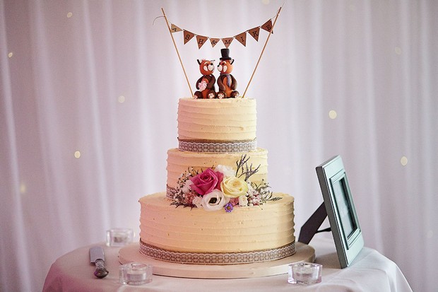 41-Three-tier-elegant-wedding-cake-weddingsonline