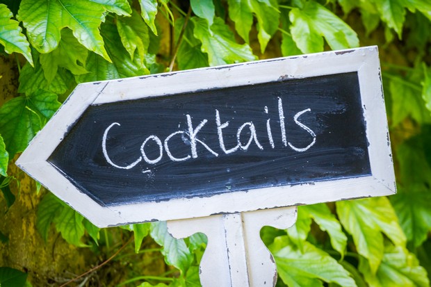 Chalkboard-wedding-signage-diy-cocktails-arrow-weddingsonline
