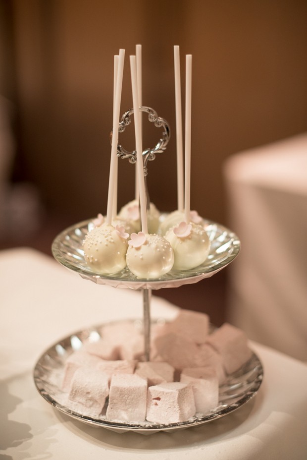 Neutral-Wedding-Palette-White-Dessert-table-candy (2)