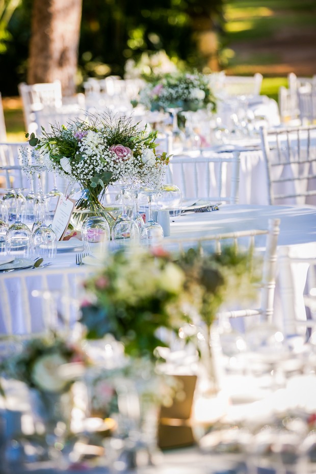 Romantic-white-summer-table-decor-tablescape-Alicante-Casa-Sontanja-weddingsonline