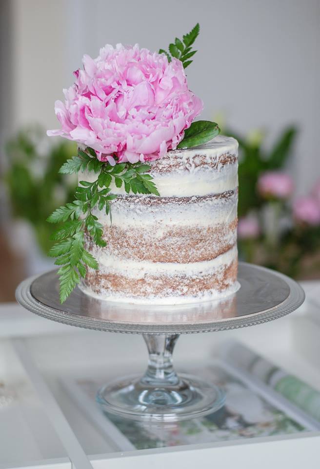 cupcakes-and-counting-one-tier-naked-cake-wedding-weddingsonline
