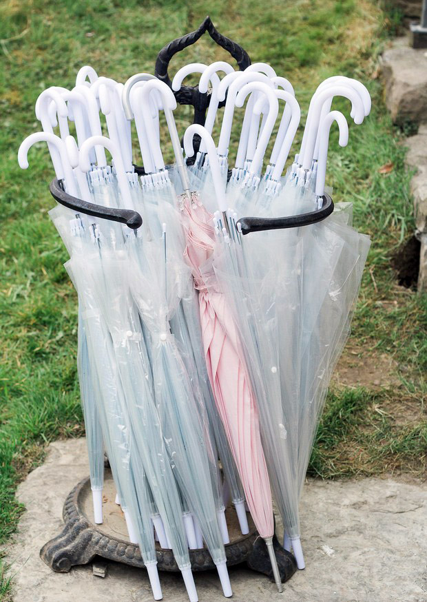 wedding-disaster-umbrellas