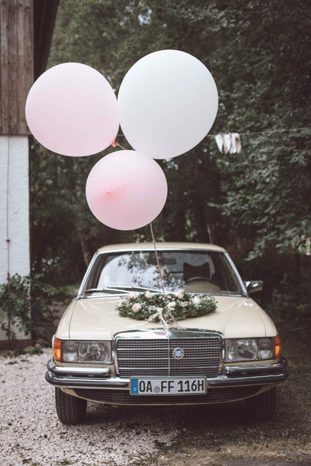 wedding-getaway-car-with-oversized-balloons