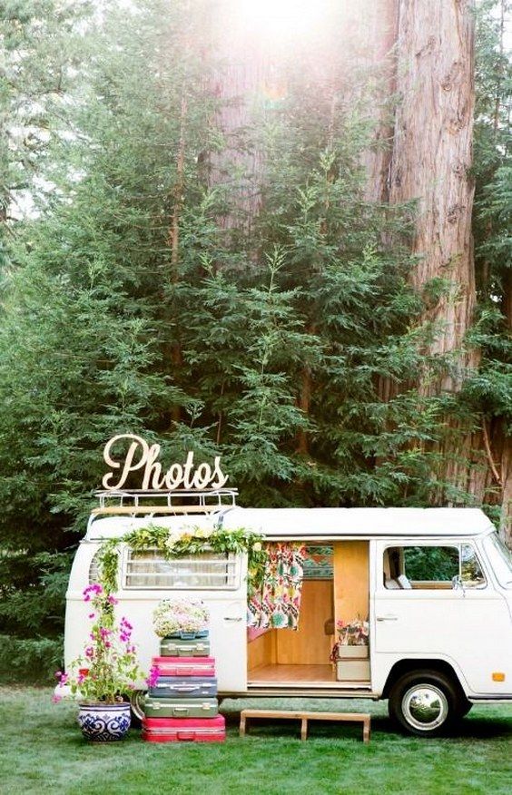 wedding-photo-booth-backdrop-ideas-vintage-campervan-setup