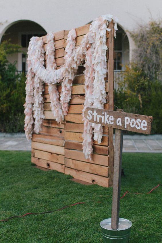 wedding-photobooth-backdrop-ideas-crate-paper-garland-diy