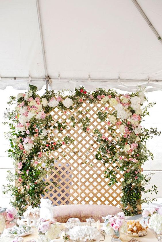 wedding-photobooth-backdrop-ideas-floral-lattice-romantic