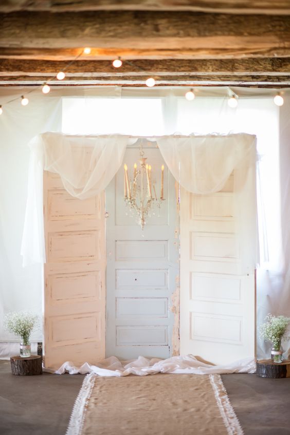 wedding-photobooth-backdrop-ideas-pastel-vintage-doors