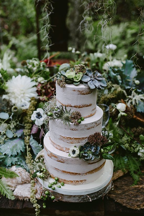 forest-wedding-theme-cake-naked-greenery
