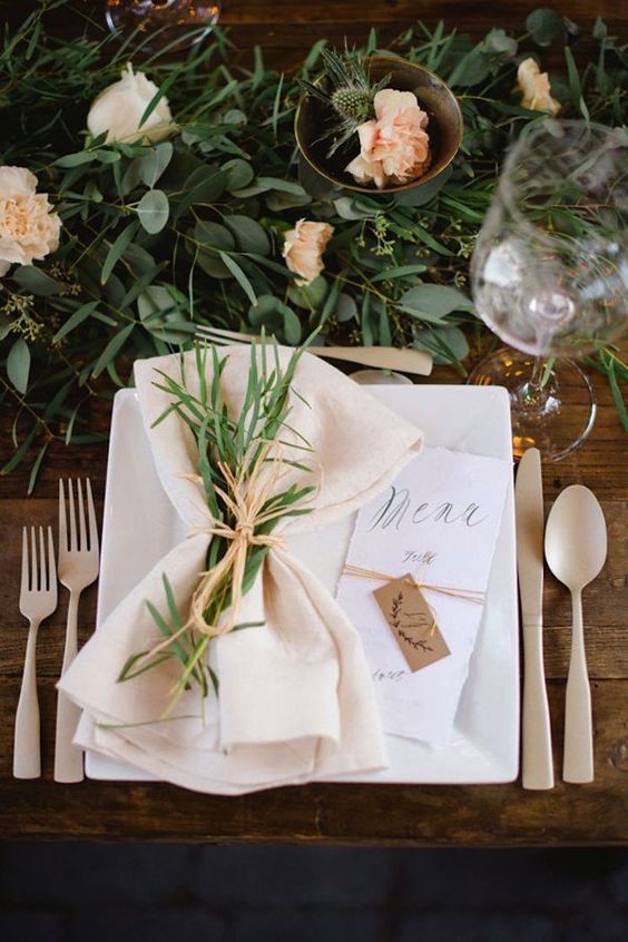romantic-modern-wedding-table-place-setting