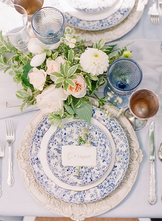 romantic-toile-wedding-table-place-setting-mrs2be
