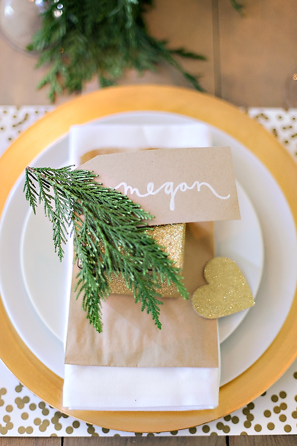 wedding-table-place-setting-gold-glitter-calligraphy
